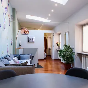 https://lora-center-apartment.it-lombardy.com